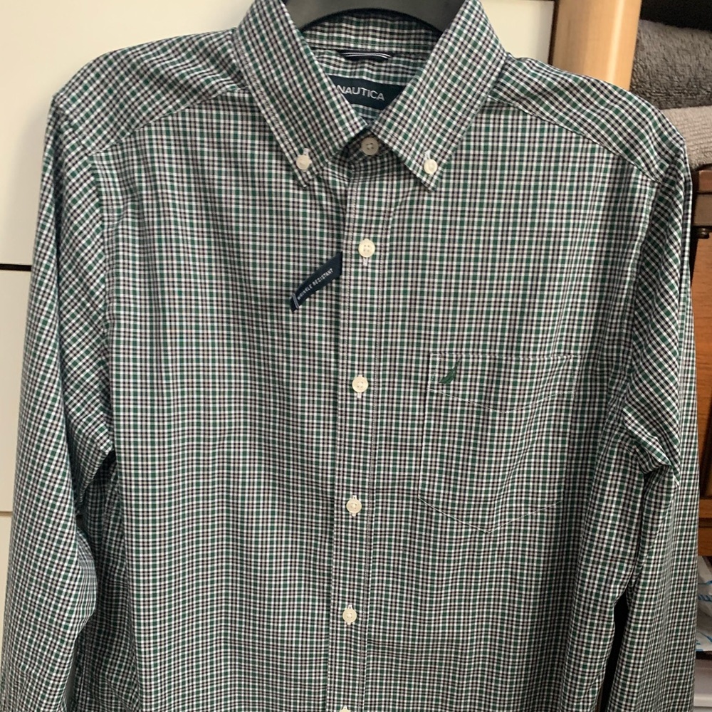 New With Tags Men’s Nautica Button Down Shirt